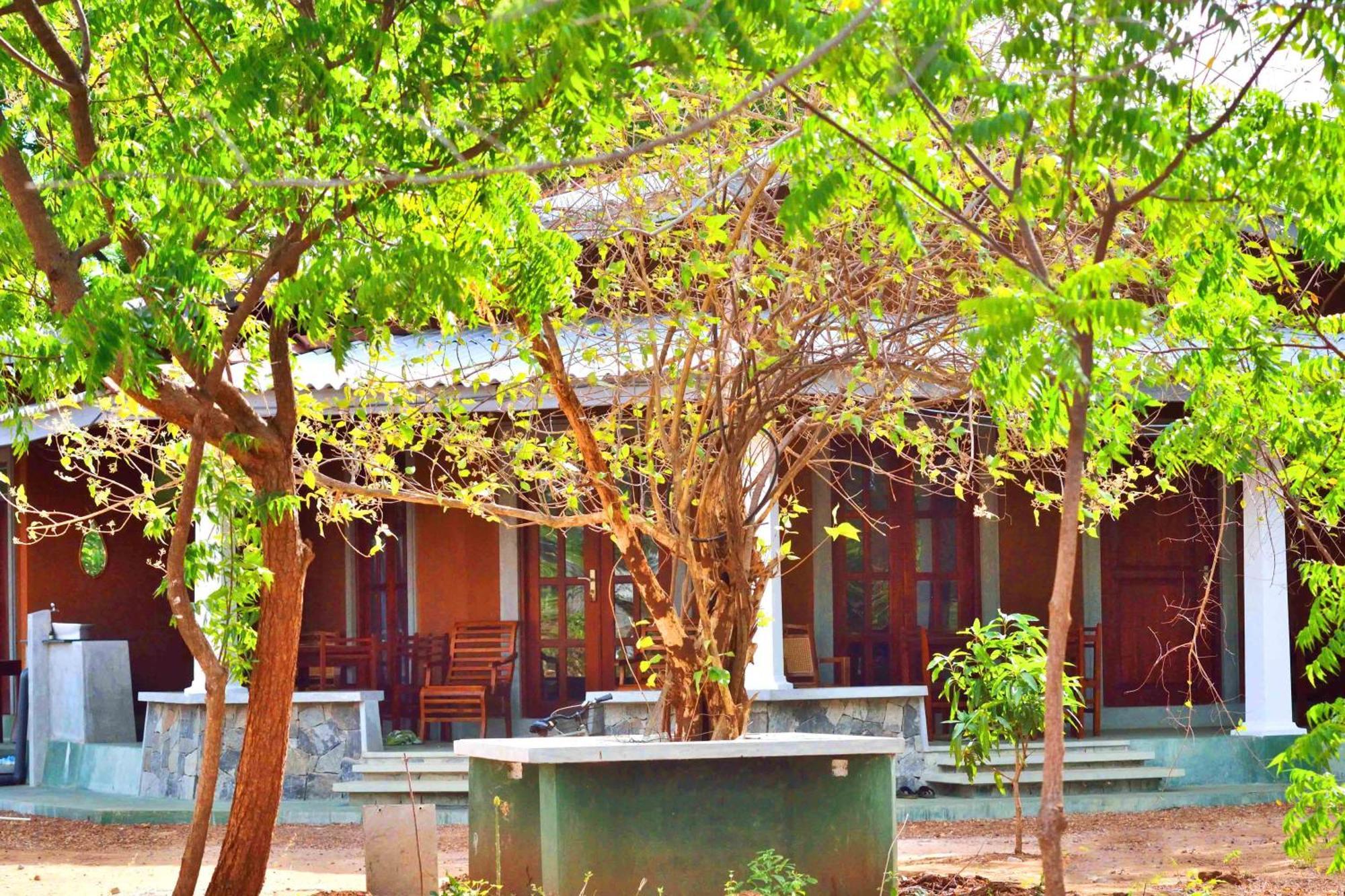 Pelican View Cottages Kataragama Buitenkant foto